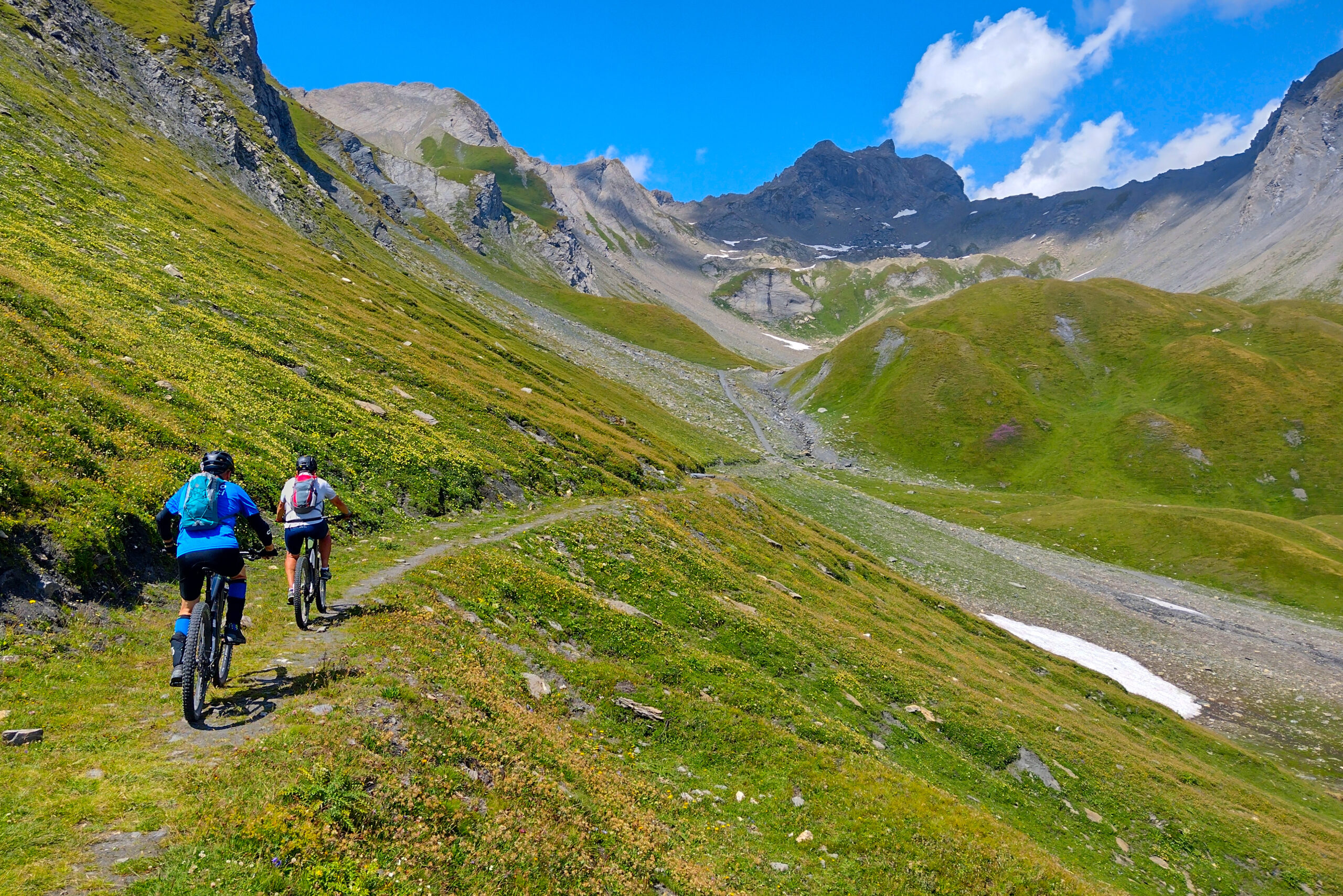 Esplorazioni e-bike lato wild Monte Bianco Maison Musee Berton La Thuile Valle d'Aosta